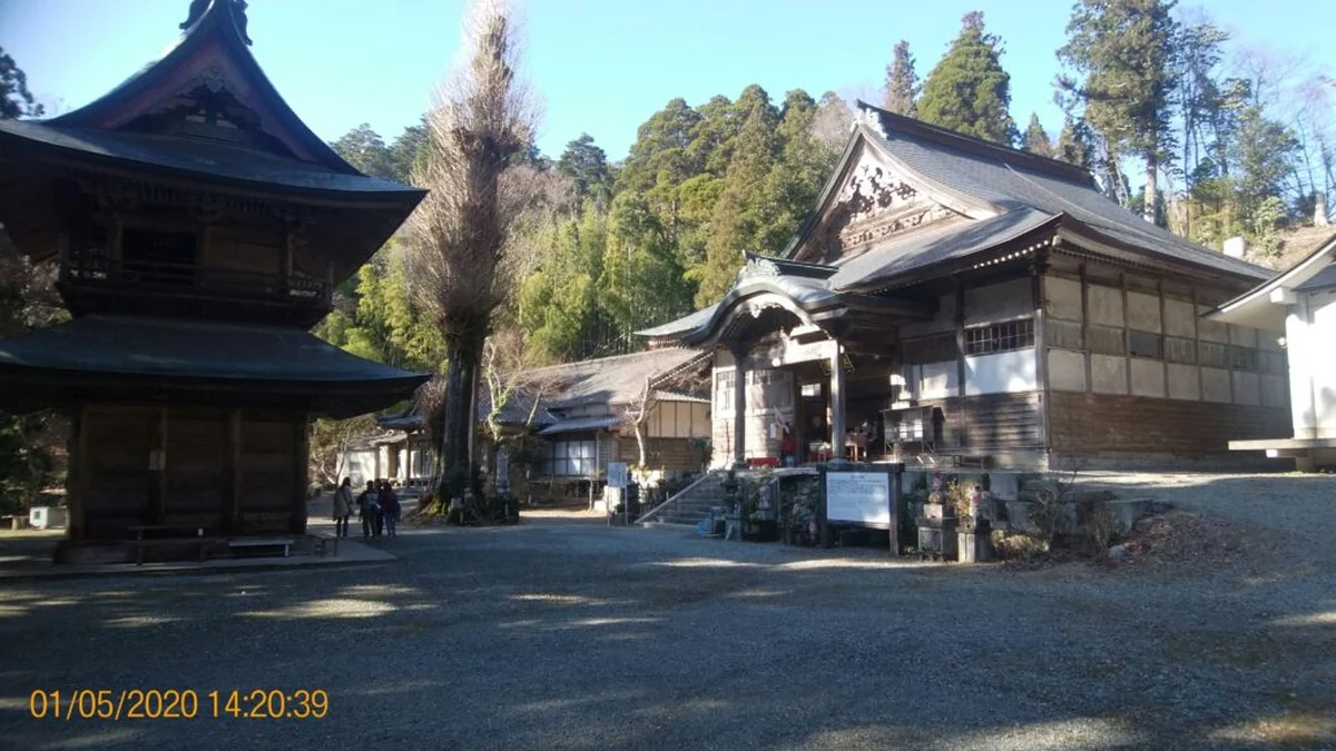 2020年1月、きれいにした本堂の蝋燭立て