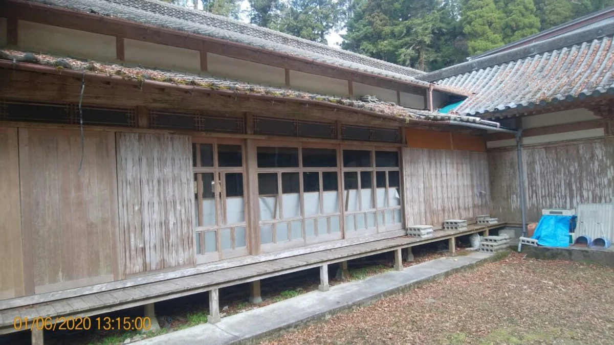 2020年1月、これから修理する雨戸と縁側